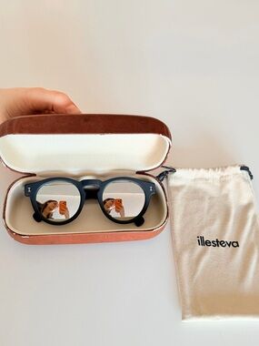 Illesteva Leonard - Black Round Sunglasses with Mirrored Lenses
